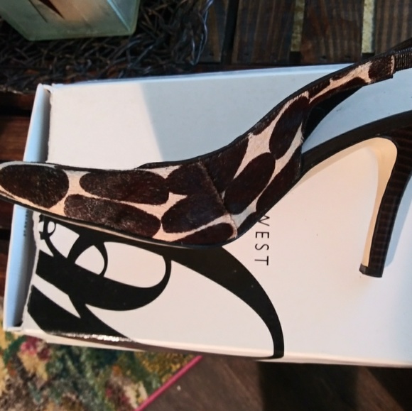 Pumps - Picture 2 of 4